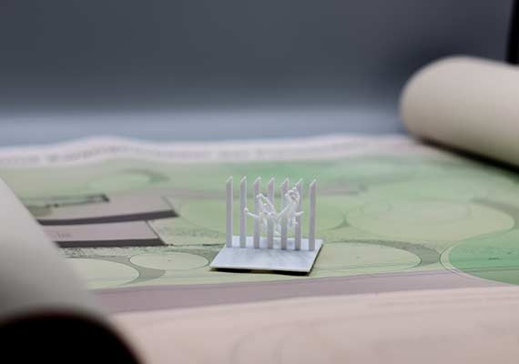 3D Druck der Denkmalskulptur, M 1:50, platziert auf Kartenausschnitt (gedruckt auf Leinentuch)